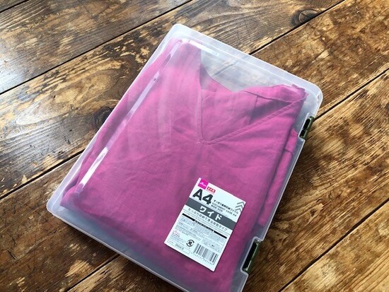 シワになりやすいシャツを入れる