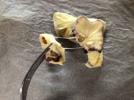 カヌレの甘さとチーズの塩気がちょうどいい