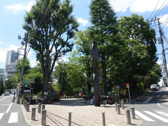 園内には湧き水の池もあり、自然あふれる公園です。