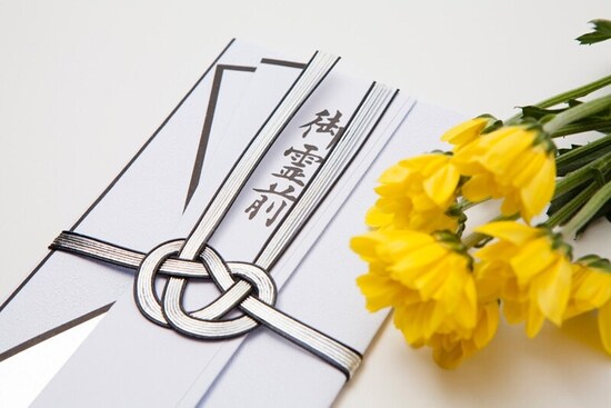 【香典マナー】書き方・渡し方は？