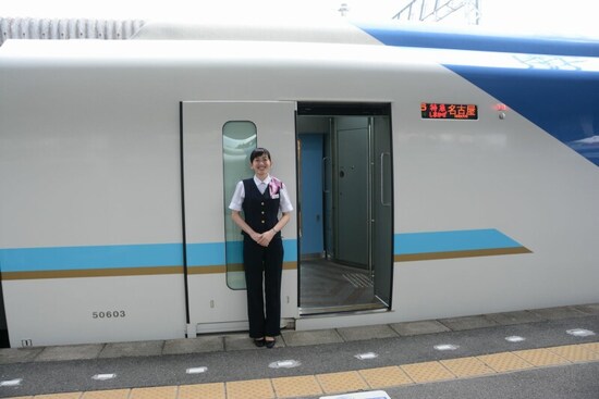 アテンダントさんがご挨拶