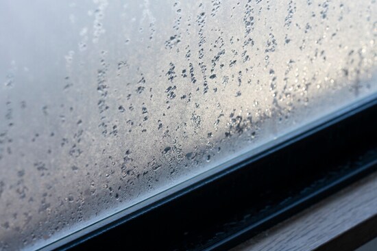 結露した窓ガラス