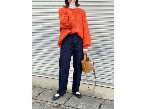 【OKコーデ】ニットは毛玉には気を付けて、フレッシュな印象で着こなしたい　出典：WEAR