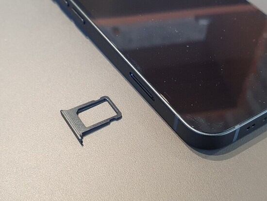 iPhone 13シリーズのSIMスロットはnanoSIMサイズ