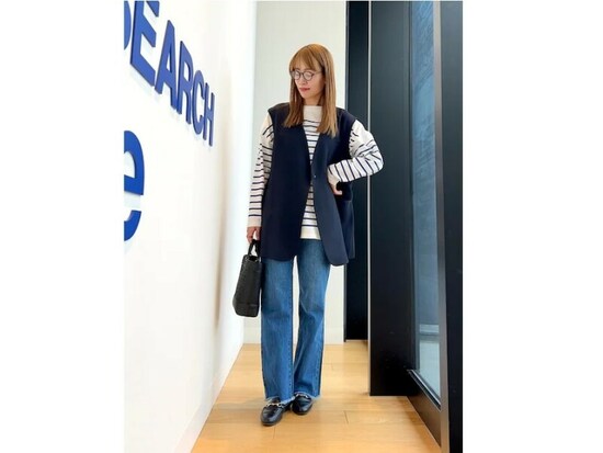 【OKコーデ】今は程よいゆとりのあるストレートやセミフレアシルエットが人気　出典：WEAR