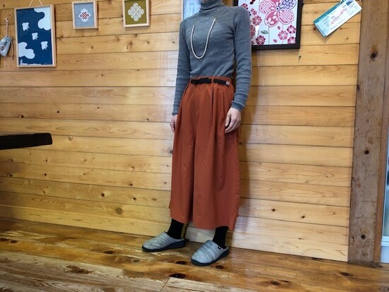 薄手のニットと合わせてみる