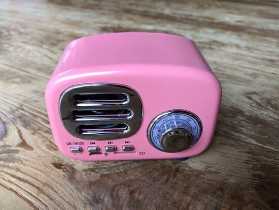 ダイソーの「Bluetoothスピーカー（レトロラジオ型）」