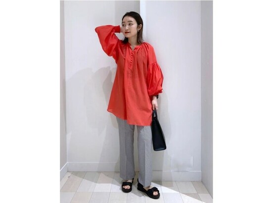 【OKコーデ】「クッション入りで歩きやすい」「軽量」など重さの面も忘れずチェック　出典：WEAR