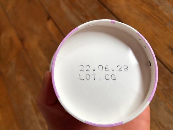 スタバのヨーグルト「ベリーヨーグルト＆ベリーグラノーラ」の賞味期限