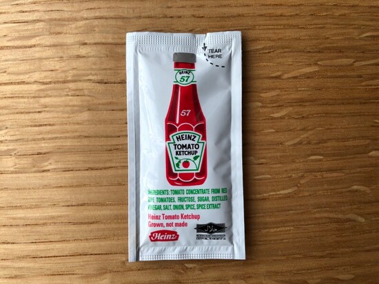 ナゲットを買うとケチャップが無料でついてくる