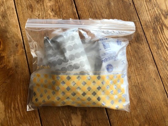 保冷剤をまとめて入れている