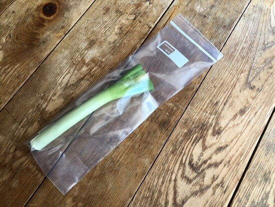 「セリアのフリーザーバッグ　ロングタイプ」は長い柔いが入る