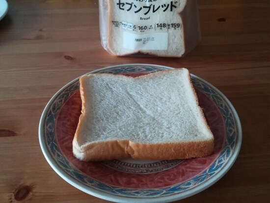 セブンイレブンの「ぶんわり食感のセブンブレッド6枚切り