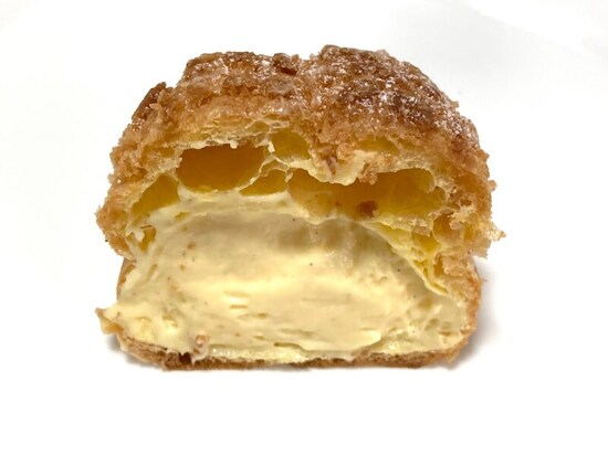 ふわっとした生地になめらかでコクのあるクリーム