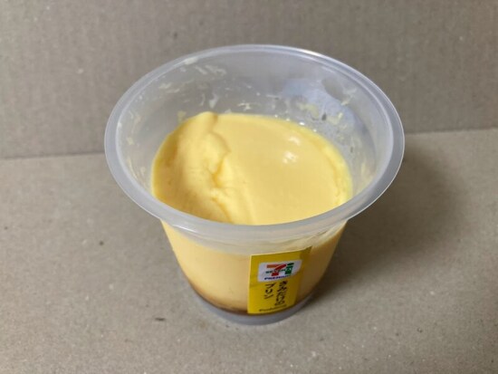 黄色が濃いめのプリン