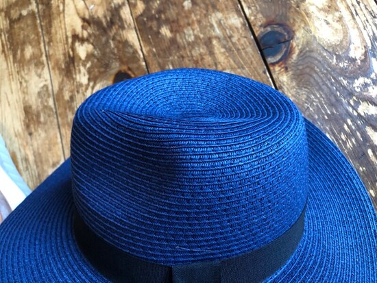 頭頂部が少し凹んでいる