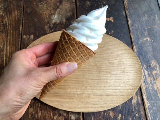 バニラアイスが濃厚なローソンのウチカフェ！ ソフトクリーム「濃厚ミルクワッフルコーン」