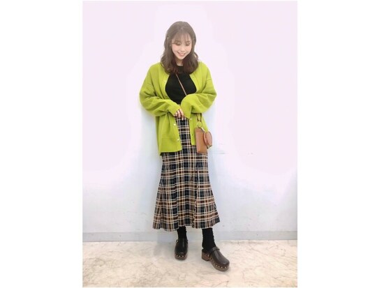裾がきれいに広がるマーメイドスカートはコーデのポイントにも　出典：StyleHint
