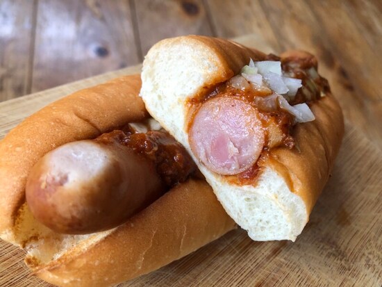 モスバーガーの「チリドッグ」のソーセージはパリッとジューシー