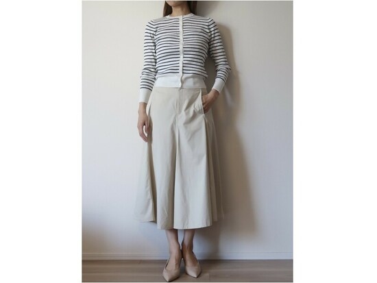 トップスの丈が長すぎないので、フレアスカートとも合わせやすい