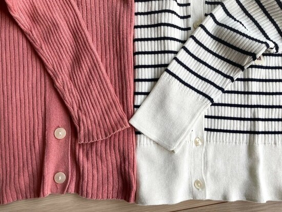 リブの細さや生地の柔らかさはほぼ同じように感じます