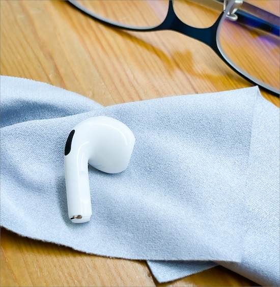 身の回りにあるものを利用したAirPodsの掃除