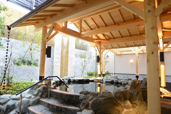 源泉かけ流し風呂・岩風呂