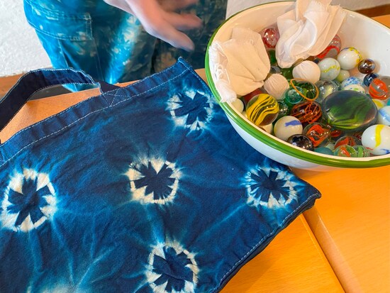 ビー玉で染め