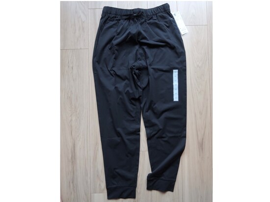 ジーユー　ドライストレッチジョガーパンツ　1990円（税込）