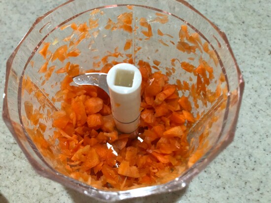 ダイソーの「プッシュ野菜カッター」のハンドル30回ほど押した