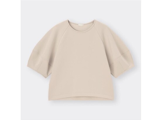 ジーユー　ランタンスリーブT　1490円（税込）※一部店舗およびオンラインストアのみ販売