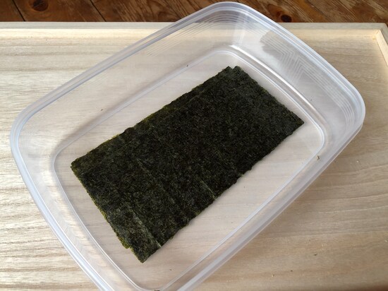 全型海苔を半分にカットすればセリアの「しっかりパックX」に問題なく入る