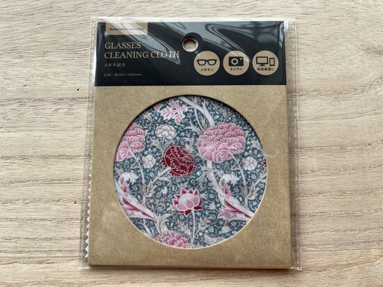セリアのウィリアム・モリスグッズ「メガネ拭き」