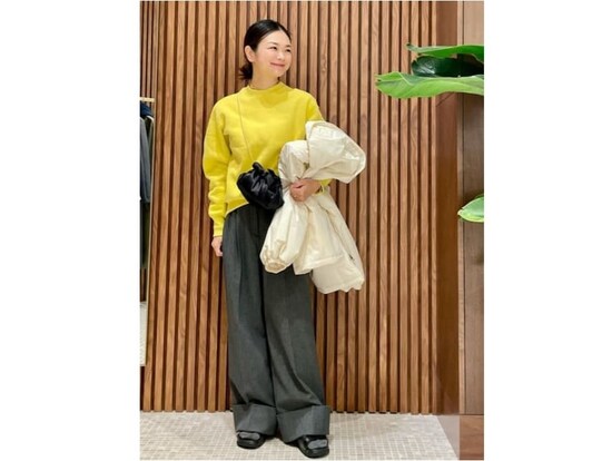 【ＯKコーデ】きれい色のスウェットを合わせて変化をつけて　出典：WEAR