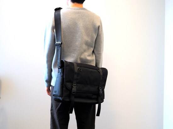 カジュアルにも似合うデザイン