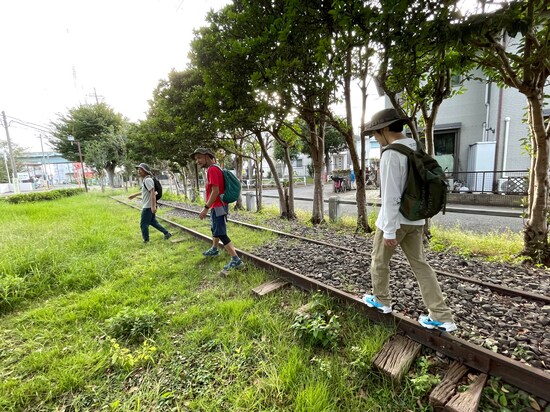 廃止された鉄道路線の跡を歩く「廃線散歩」はゲーム感覚で楽しめる趣味だ（相模線西寒川支線跡）
