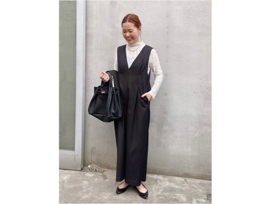 普段も着まわしやすいレースのトップスはセレモニーでも使える　出典：WEAR