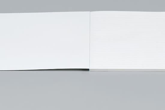 このように「キャンパス フラットが気持ちいいノート」は1ページ目から水平に開くように作られている