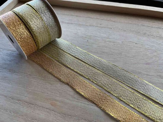 ダイソーの「3色リボン（ゴールドカラー）」