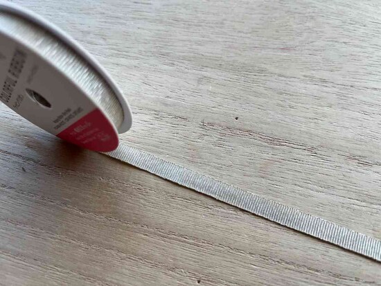 ダイソーの「ラッピングリボン シャイニーパステル」