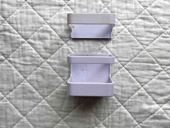 ダイソーの「マグネットタイプ　傘たて」。こちらは1本対応