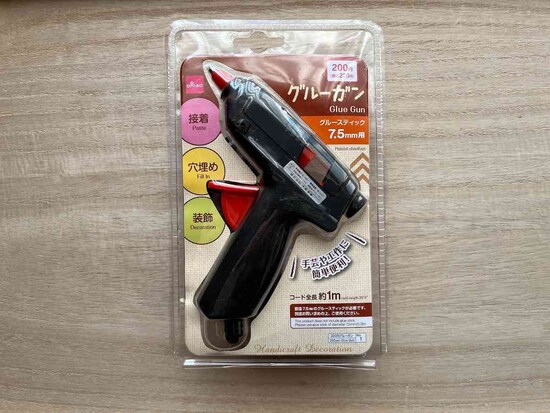 ダイソーの「グルーガン」