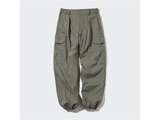ユニクロ　イージーカーゴパンツ　3990円（税込）