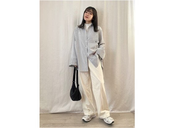 軽くて持ちやすく、サマになるショルダーバッグが旬！　出典：WEAR