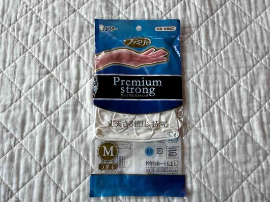 ダイソーの「ファミリー　プレミアムストロング　ニトリルゴムうす手　Ｍ」