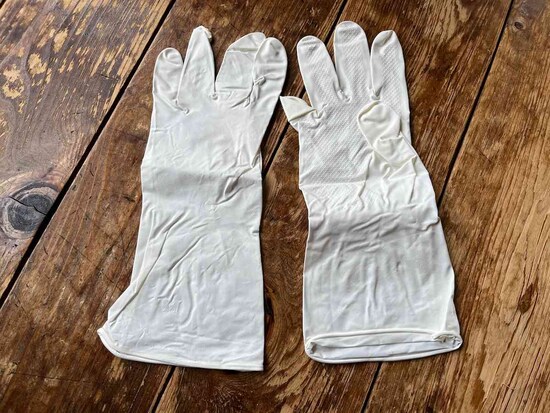 ダイソーの「ファミリー　プレミアムストロング　ニトリルゴムうす手　Ｍ」は丈夫で長持ち