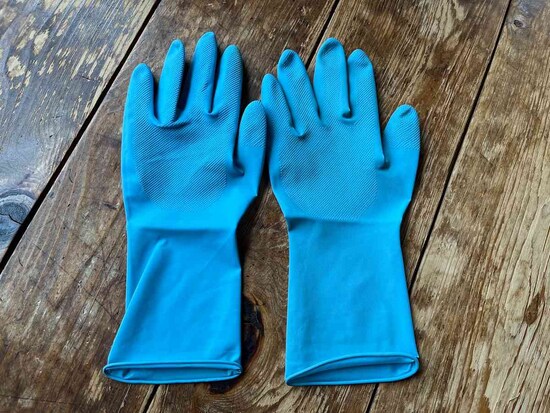 ダイソーの「ゴム手袋（両面すべり止め付）」は左右を気にせず使える