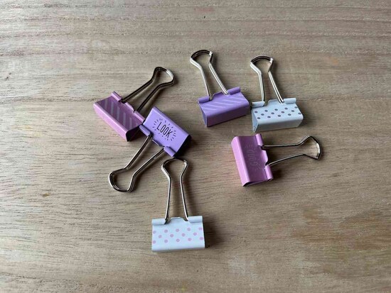 ダイソーの「デザインダブルクリップ」にメッセージも描かれている