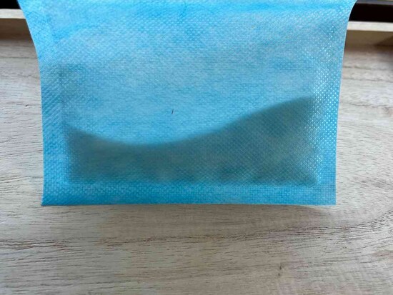 ダイソーの「エチケット袋」の中には吸収剤が入っている