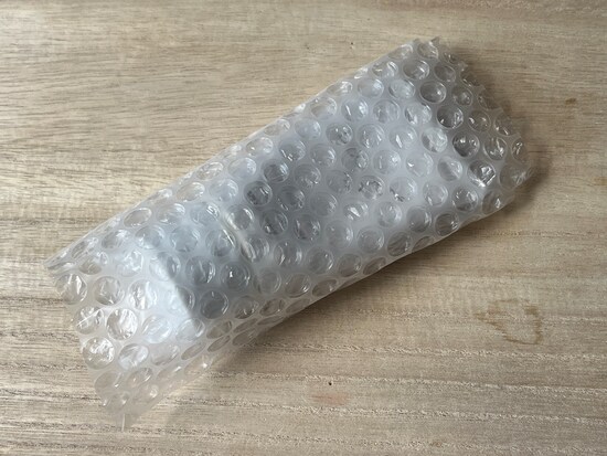 梱包後の日焼け止め（キャップをひねるタイプ）